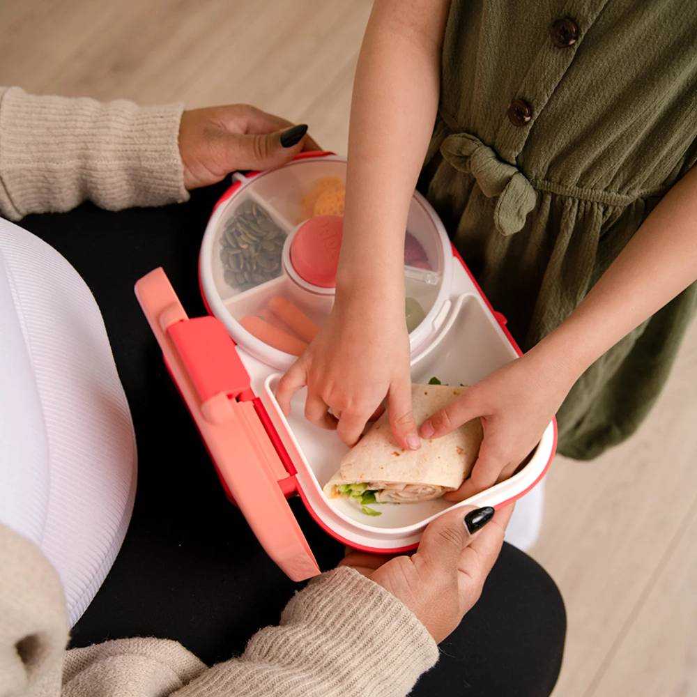 Child using Gobe pink lunchbox.
