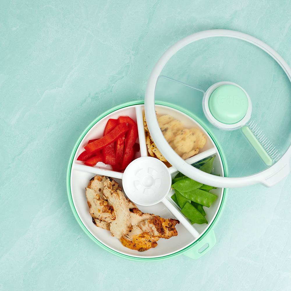 Gobe white snack spinner lunchbox against blur background.