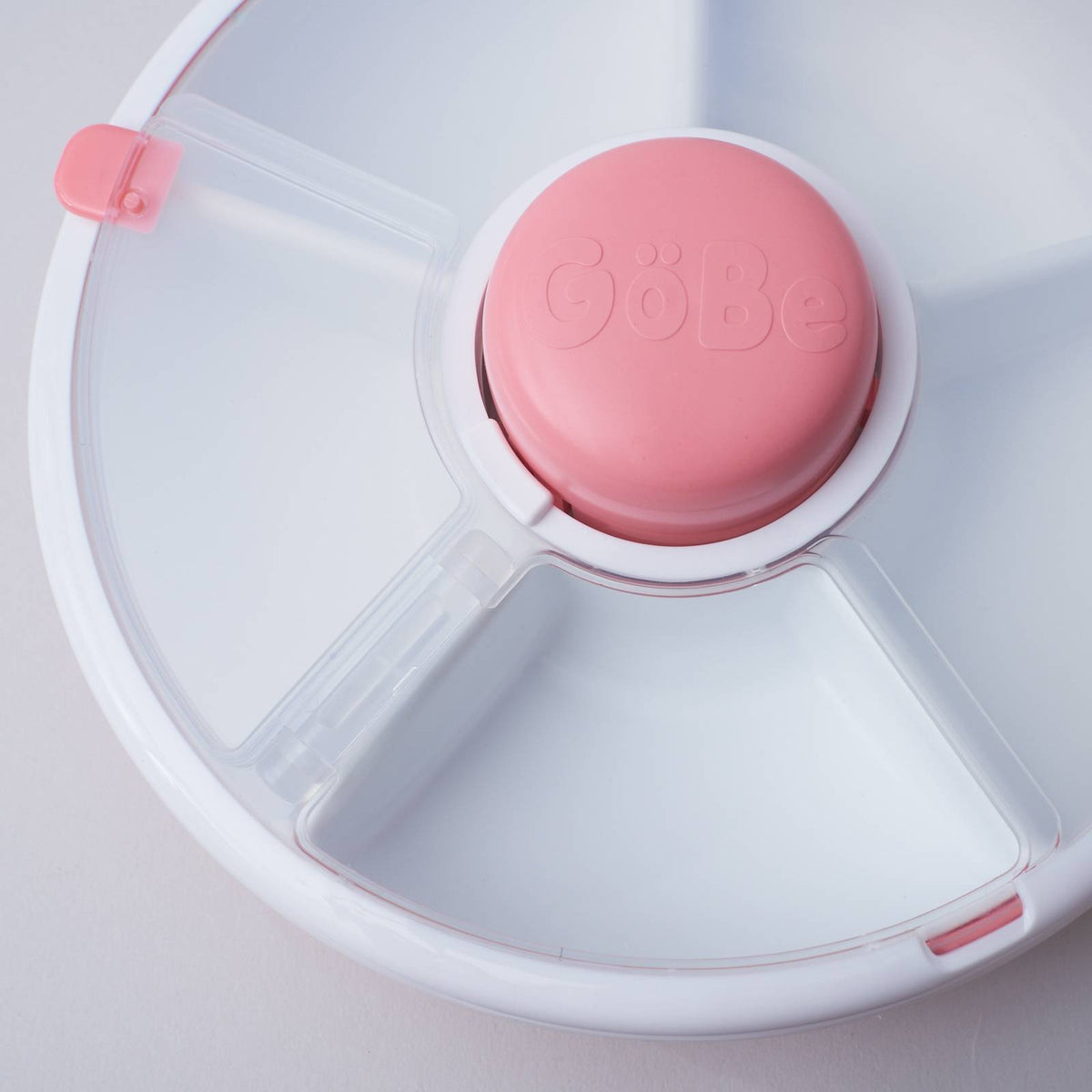 Gobe white snack spinner lunchbox against white background.