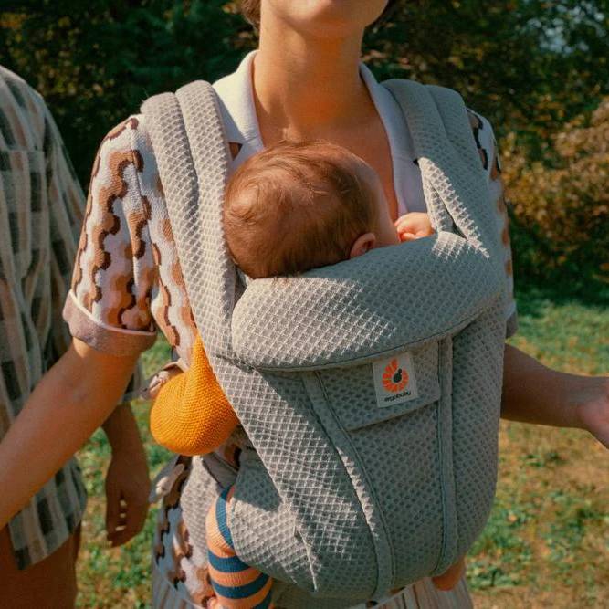 Omni Deluxe All-in-One Baby Carrier - Graphite Grey Mesh