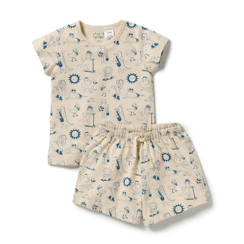 Short Sleeve Pyjamas - Tout est Magique on a white background. 
